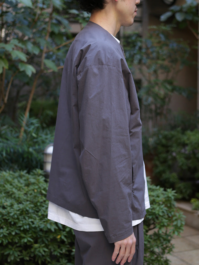 CO STRETCH TYPEWRITER COLLARLESS BLOUSON-D.GRAY