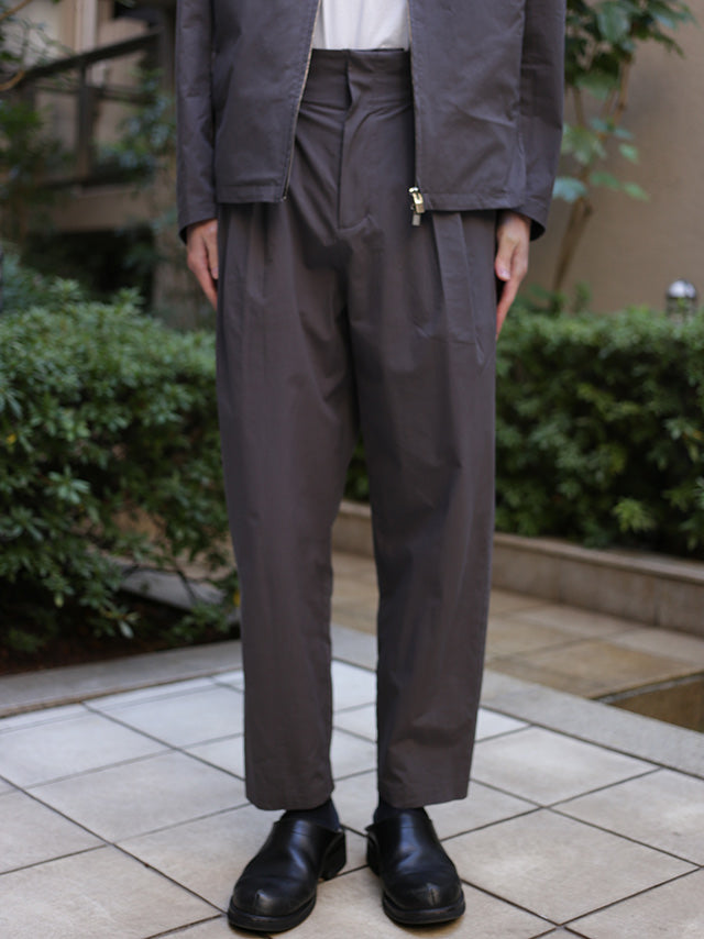 CO STRETCH TYPEWRITER TAPERED FIT TROUSERS-D.GRAY